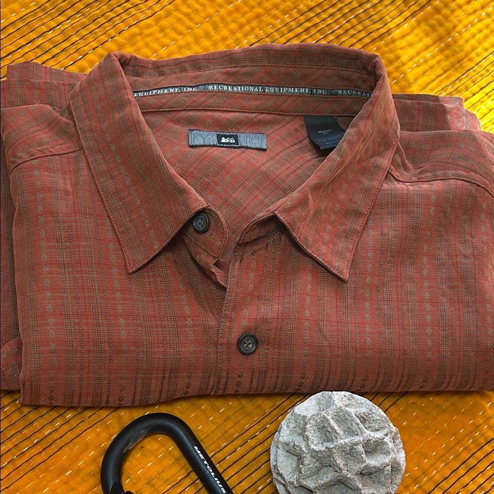 REI Men's Casual Rust Burnt Umber Textured Silk Feel Button-Down Shirt